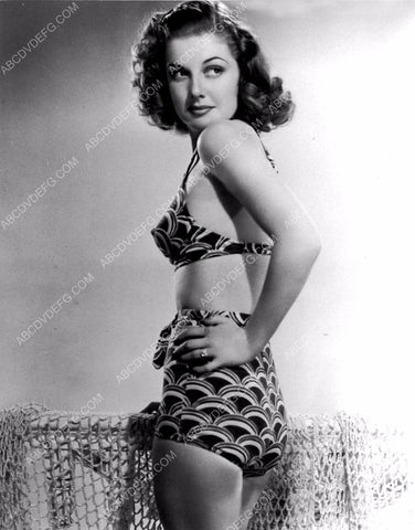 beautiful Ann Sheridan models her new bikini 8b20-4139