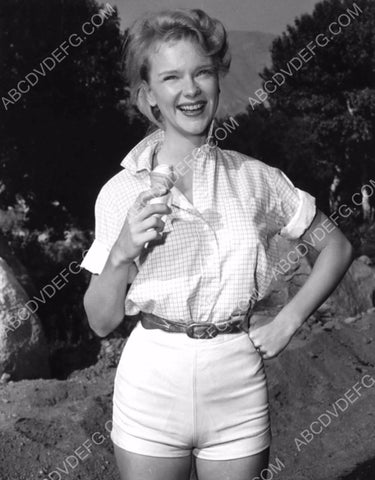 lovely Anne Francis enjoys an ice cream cone in great outdoors 8b20-4243