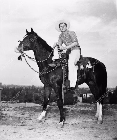 Audie Murphy on horseback 8b20-4431