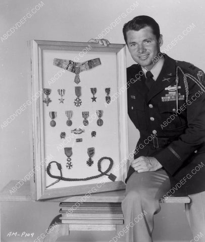 Audie Murphy and his medals 8b20-4432