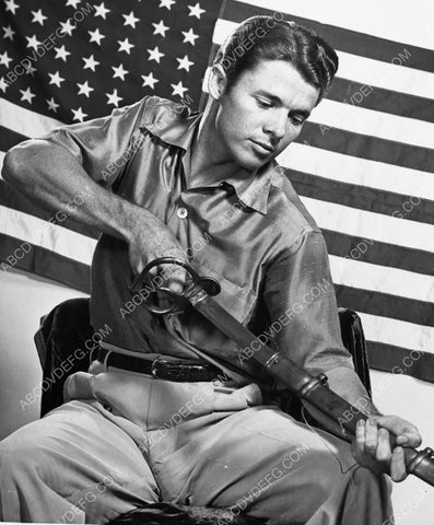 patriotic Audie Murphy at home with momentos 8b20-4436