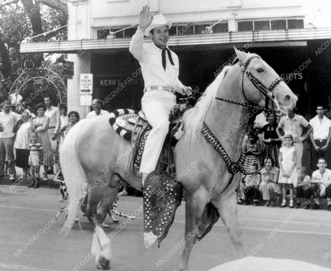 Audie Murphy on horseback in a parade cool pic 8b20-4447