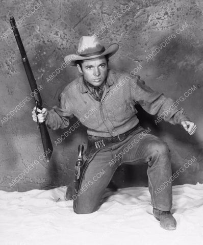 Audie Murphy and his trusty Winchester Rifle pic 8b20-4463