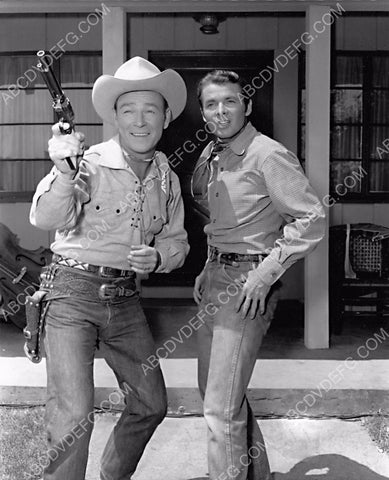 Roy Rogers v Audie Murphy friendly shooting contest 8b20-4483