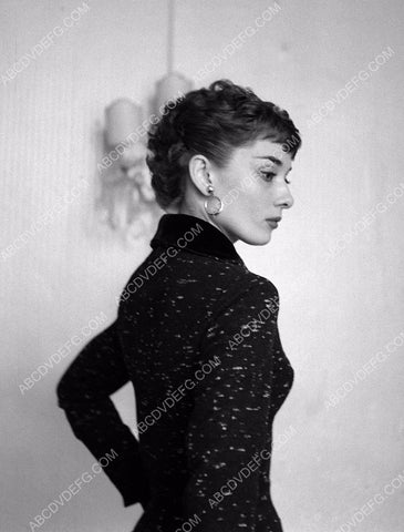candid Audrey Hepburn pic 8b20-4551