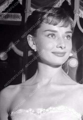 candid Audrey Hepburn attends film premiere 8b20-4572
