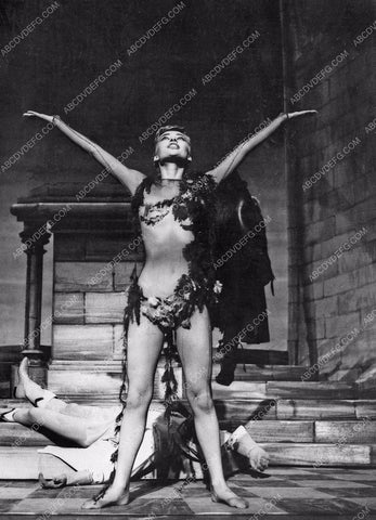 Audrey Hepburn in sexy and revealing outfit 8b20-4574