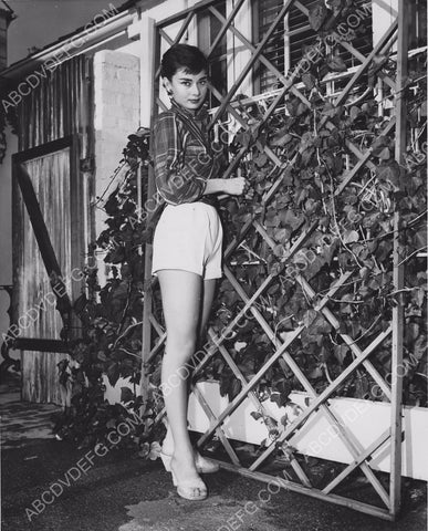 stunning Audrey Hepburn in her white shorts 8b20-4578