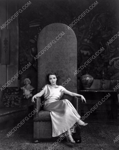 Bessie Love in a very large chair 8b20-4604
