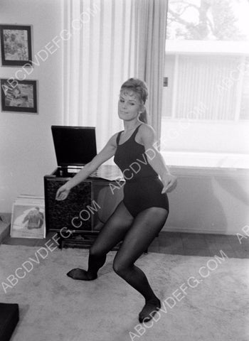 dancer Barrie Chase working out in her living room 8b20-4634