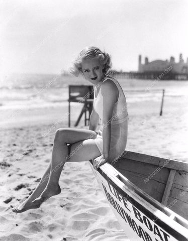 beautiful Bette Davis in her swimwear spends a day at the beach 8b20-4748