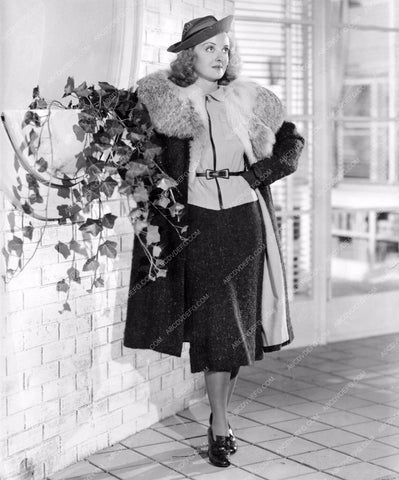Bette Davis full length fashion portrait 8b20-4763