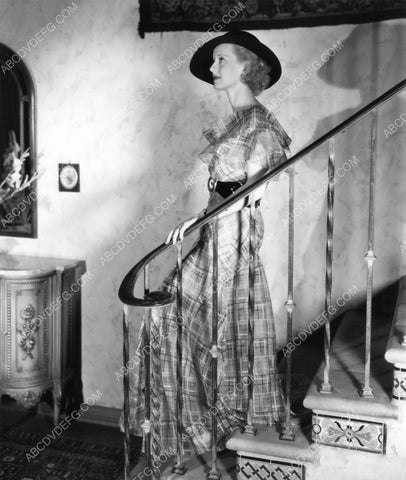 Bette Davis full length fashion portrait 8b20-4765