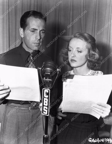 Humphrey Bogart Bette Davis do CBS radio broadcast 8b20-4771