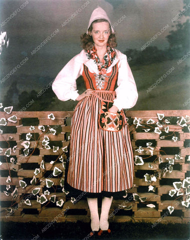 Bette Davis full length fashion portrait 8b20-4773