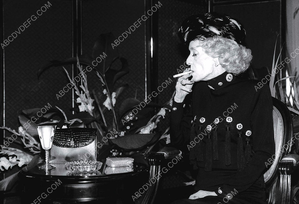 bette davis cigarette candid Bette Davis lighting up a cigarette 8b20-4795 bette davis cigarette candid Bette Davis lighting up a cigarette 8b20-4795