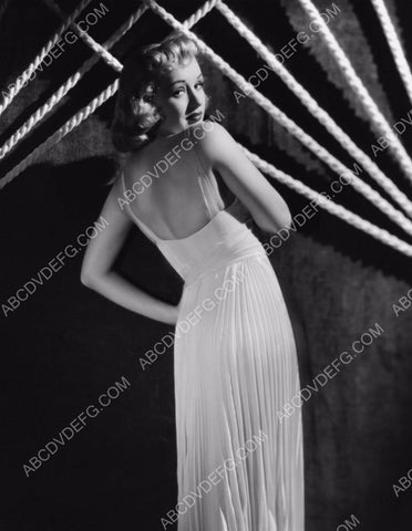 Betty Grable fashion portrait from behind 8b20-4820