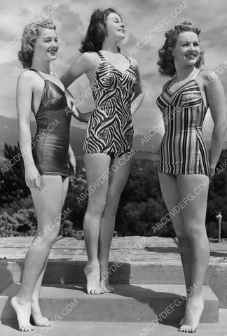 Betty Grable and friends on their toes in their new swimwear 8b20-4844