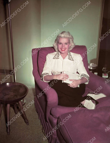 Betty Grable at home pic 8b20-4860