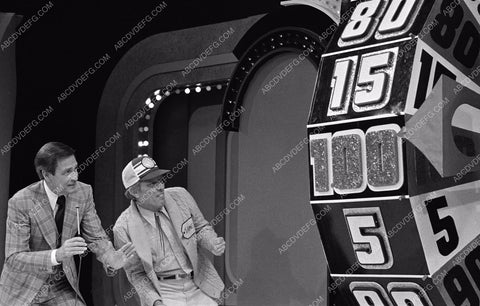 Bob Barker and contestants TV game show The Price is Right 8b20-4900