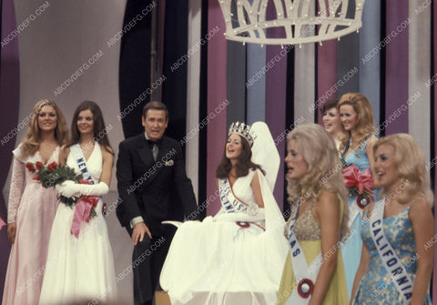 Bob Barker and beauty pageant contestants The Price is Right 8b20-4902