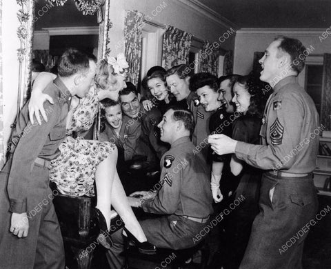 Betty Hutton Kirk Douglas wartime piano singing party 8b20-4948