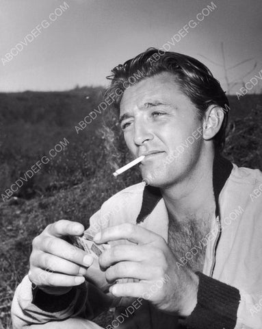 Robert Mitchum lighting up a cigarette 8b20-4993