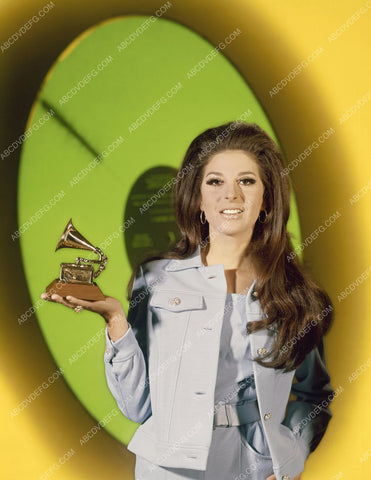 singer Bobbie Gentry gets a music award 8b20-5028