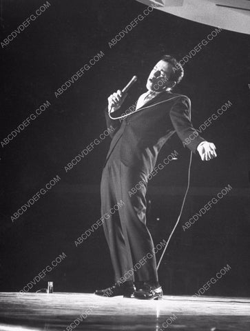 Bobby Darin performing on stage 8b20-5065