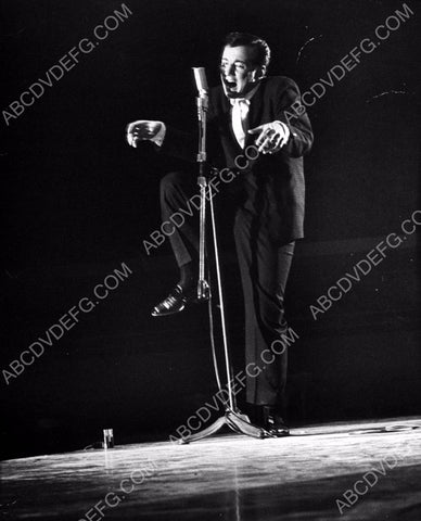 Bobby Darin performing on stage 8b20-5069