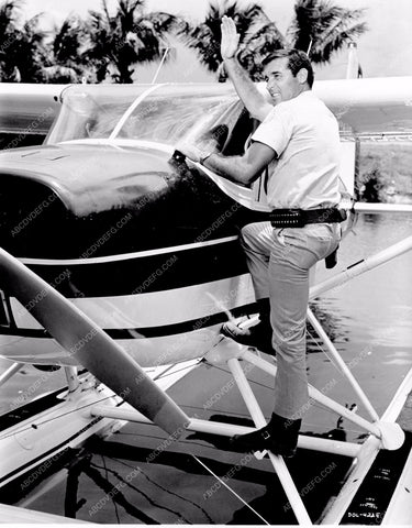 Brian Kelly climbing to the plane TV show Flipper 8b20-5211