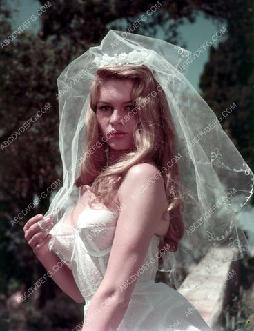 beautiful Brigitte Bardot in bridal gown 8b20-5276