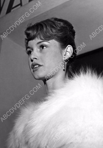 Brigitte Bardot in white fur 8b20-5280