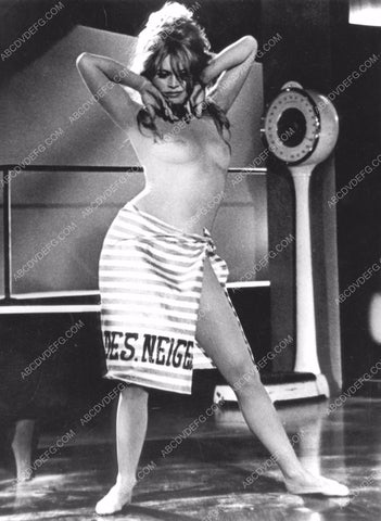 revealing Brigitte Bardot wrapped in a towel 8b20-5412