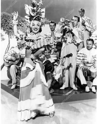 Carmen Miranda dancing away 8b20-5675