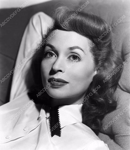 beautiful Lilli Palmer on the sofa portrait 8b20-5731