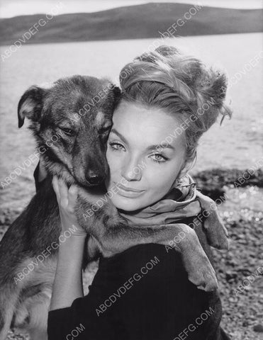 beautiful Maria Perschy on the beach with her dog 8b20-5771