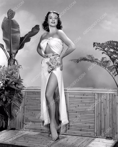 lovely Jean Peters showing off new fashion 8b20-5784