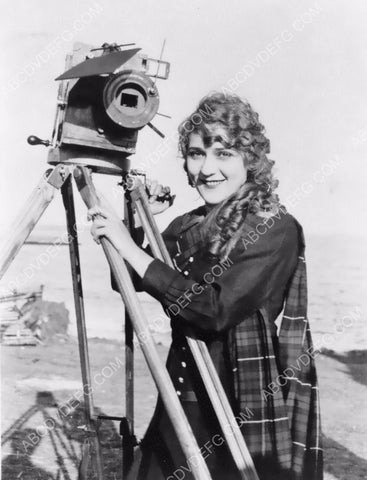 Mary Pickford and cool old silent movie camera 8b20-5815