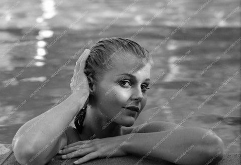 Carol Lynley all wet in the pool 8b20-5897