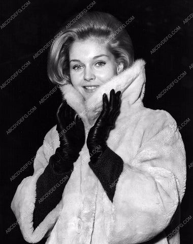 Carol Lynley wrapped in fur portrait 8b20-5900