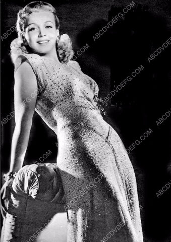 beautiful Carole Landis in her new dress 8b20-5915