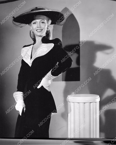 gorgeous Carole Landis in her new slick fashion 8b20-5955