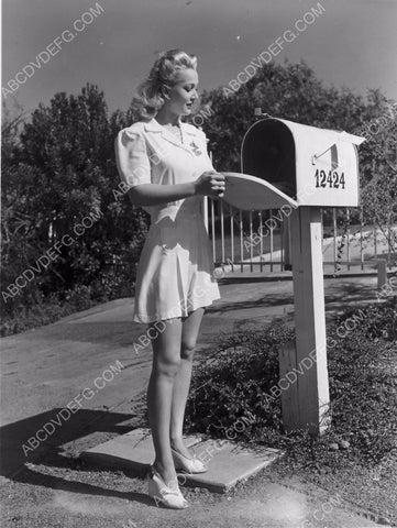 candid Carole Landis checking the morning mail 8b20-5957