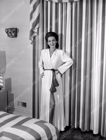 candid Carole Landis at home 8b20-5968