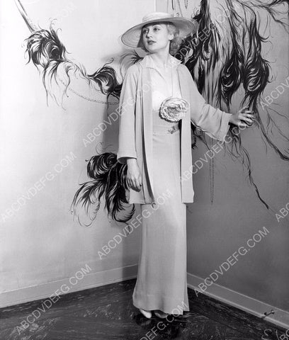 beautiful Carole Lombard poses in new dress 8b20-6051