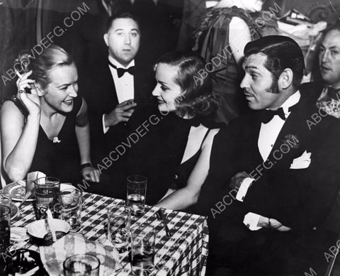 candid Clark Gable Carole Lombard out to dinner 8b20-6092