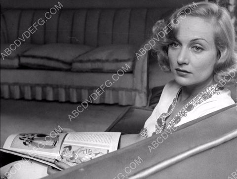 candid Carole Lombard looking at some magazines 8b20-6126