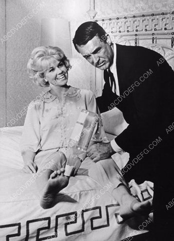 Cary Grant jams booze bottle on Doris Day's toe That Touch of Mink 8b20-6156