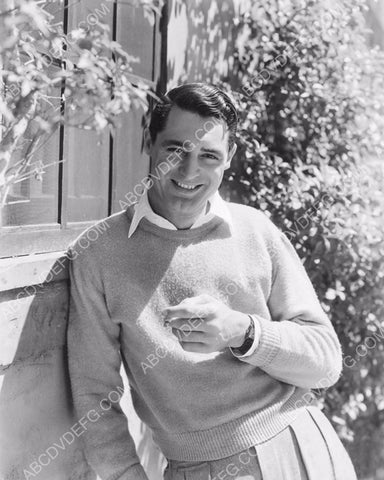 handsome Cary Grant outdoors portrait 8b20-6169